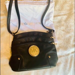 ‼️SOLD‼️ Michael Kors Black bodybag
